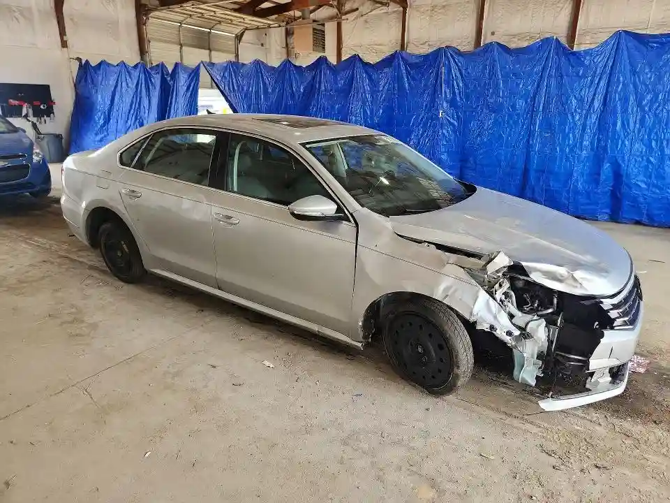 1VWBA7A33JC044501 2018 VOLKSWAGEN PASSAT-3