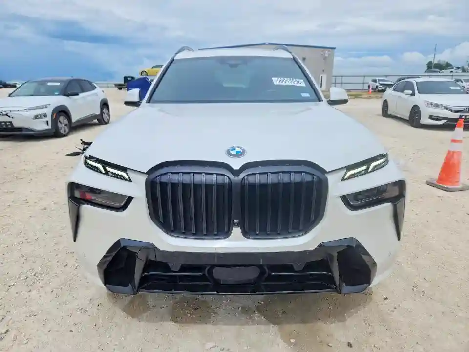 5UX23EM06P9P83739 2023 BMW X7-4