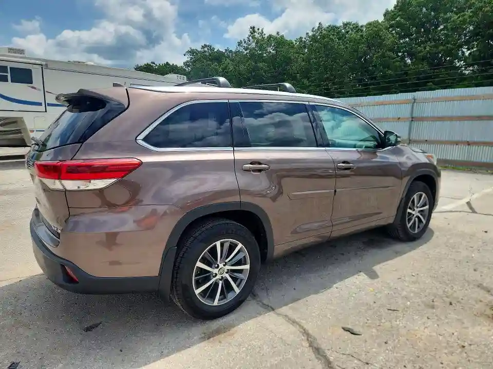 5TDJZRFH8HS450743 2017 TOYOTA HIGHLANDER-2