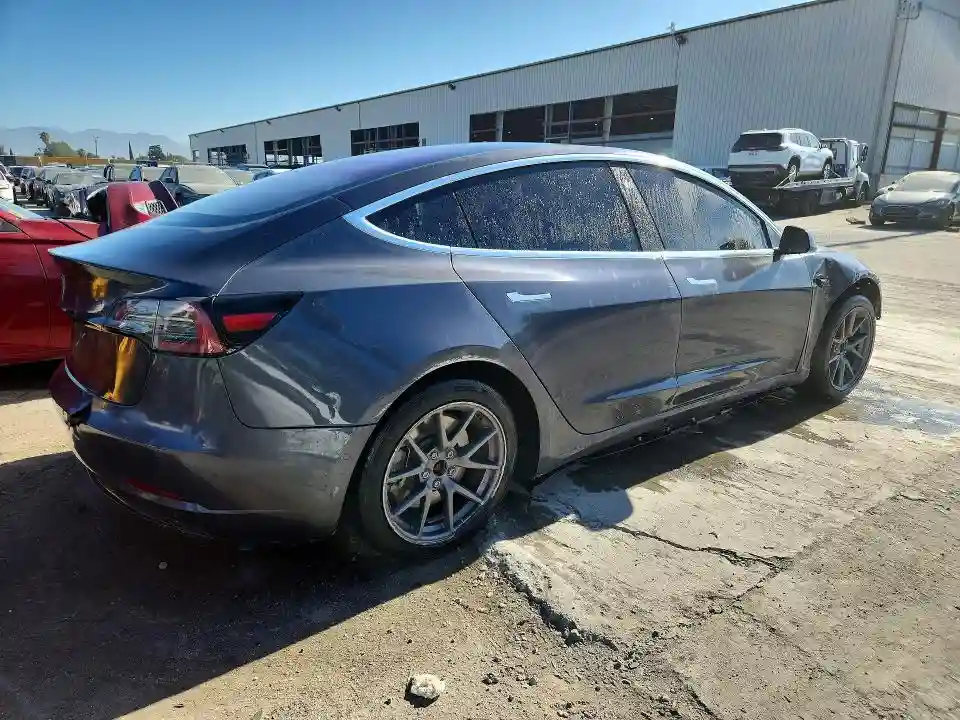 5YJ3E1EA5JF006840 2018 TESLA MODEL 3-2