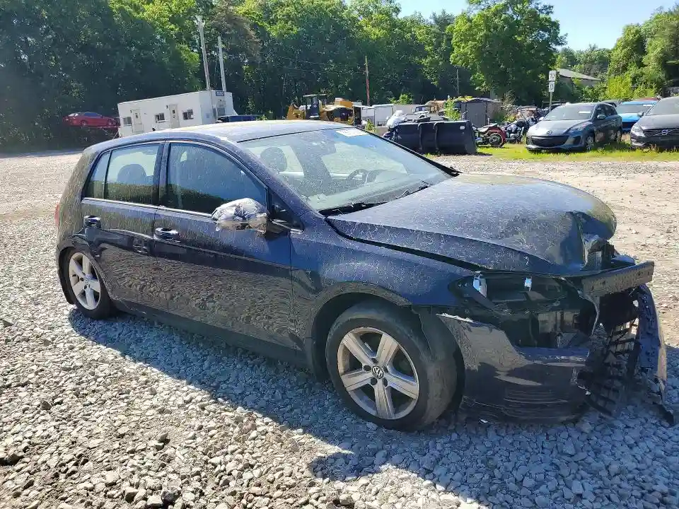 3VW217AU4HM009371 2017 VOLKSWAGEN GOLF-3