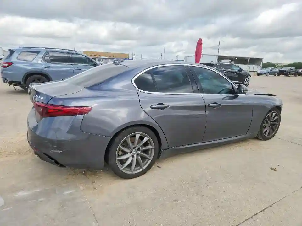 ZARFAEBN5H7556407 2017 ALFA ROMEO GIULIA-2