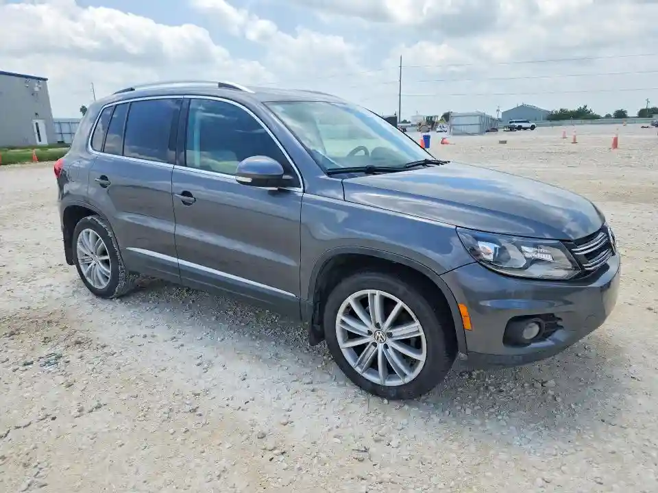 WVGAV7AX8GW557669 2016 VOLKSWAGEN TIGUAN-3
