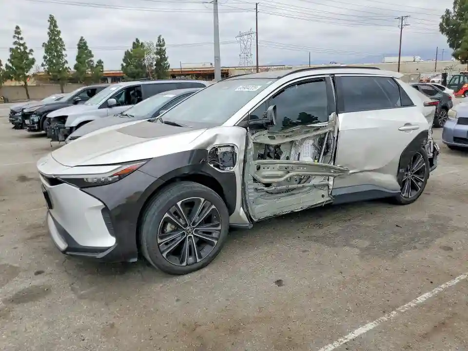 JTMAAAAA6PA015900 2023 TOYOTA BZ4X LIMIT-0