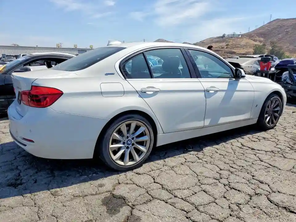 WBA8E1C59HK480005 2017 BMW 3 SERIES-2