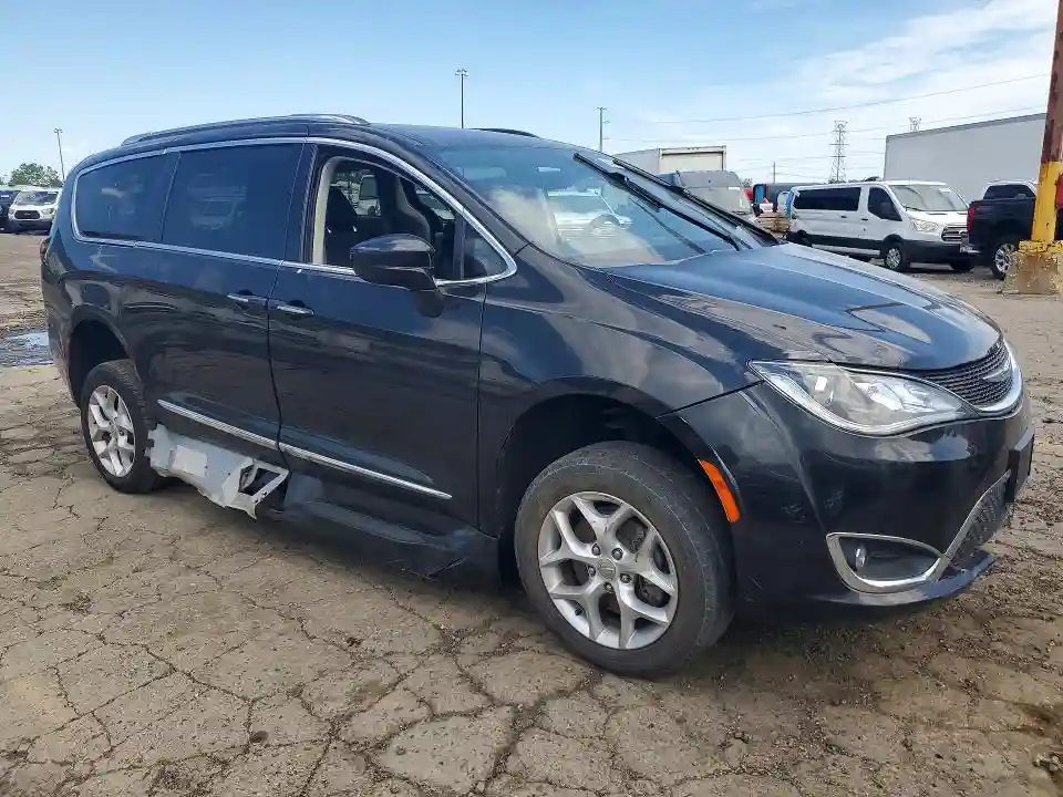 2C4RC1BG8JR314923 2018 CHRYSLER PACIFICA-3