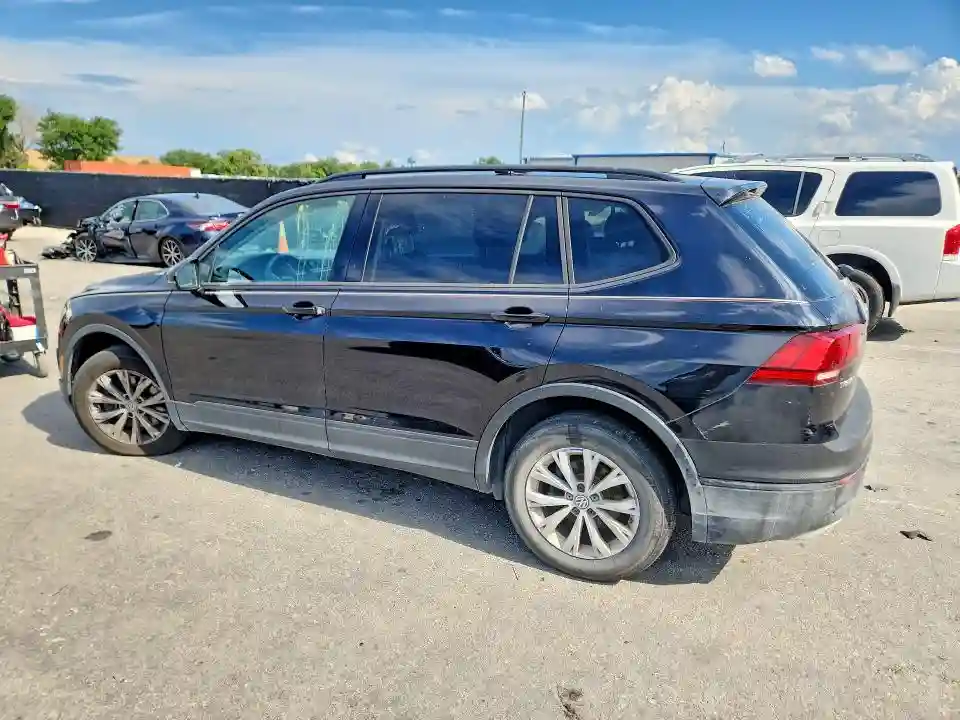 3VV1B7AX1JM013861 2018 VOLKSWAGEN TIGUAN-1