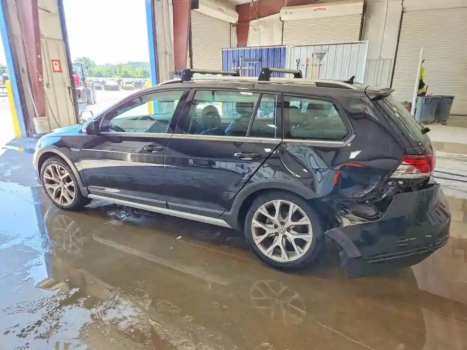 3VWH17AU9JM756237 2018 VOLKSWAGEN GOLF-1