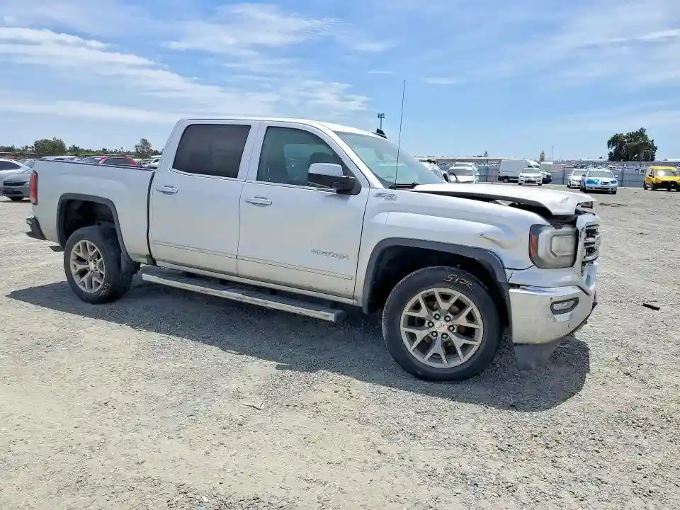 3GTU2NEC1JG637228 2018 GMC SIERRA-3