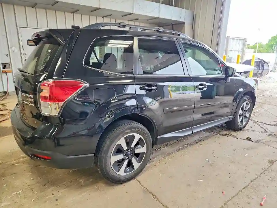 JF2SJAGC3HH420281 2017 SUBARU FORESTER-2