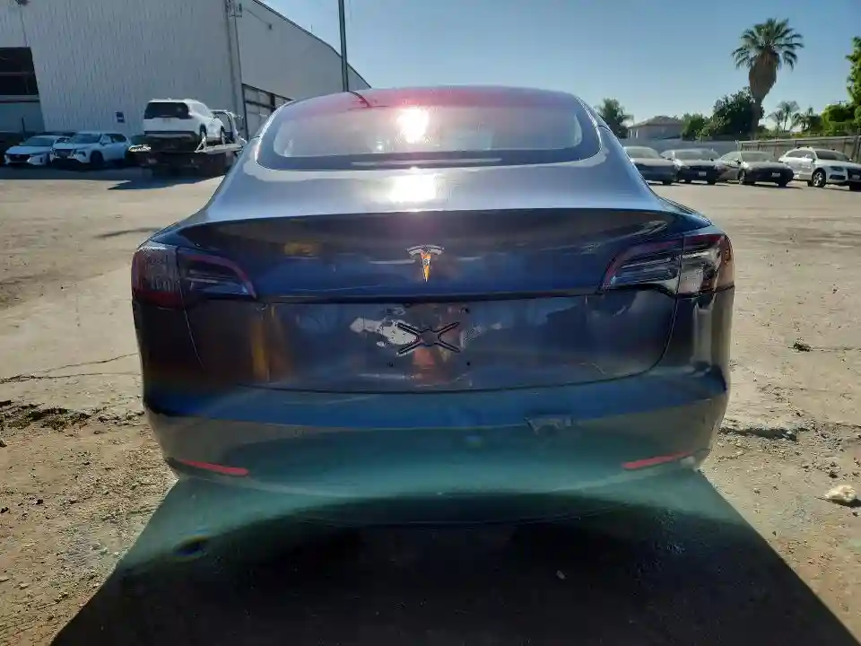 5YJ3E1EA5JF006840 2018 TESLA MODEL 3-5