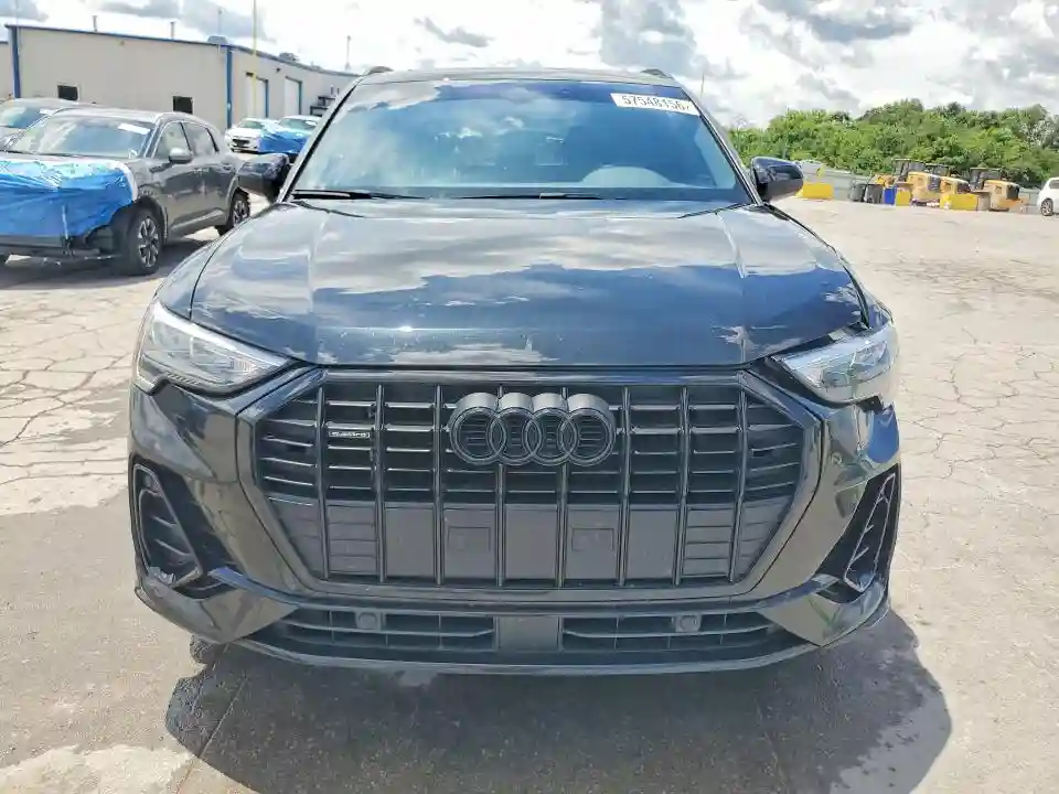 WA1DECF31M1156127 2021 AUDI Q3-4