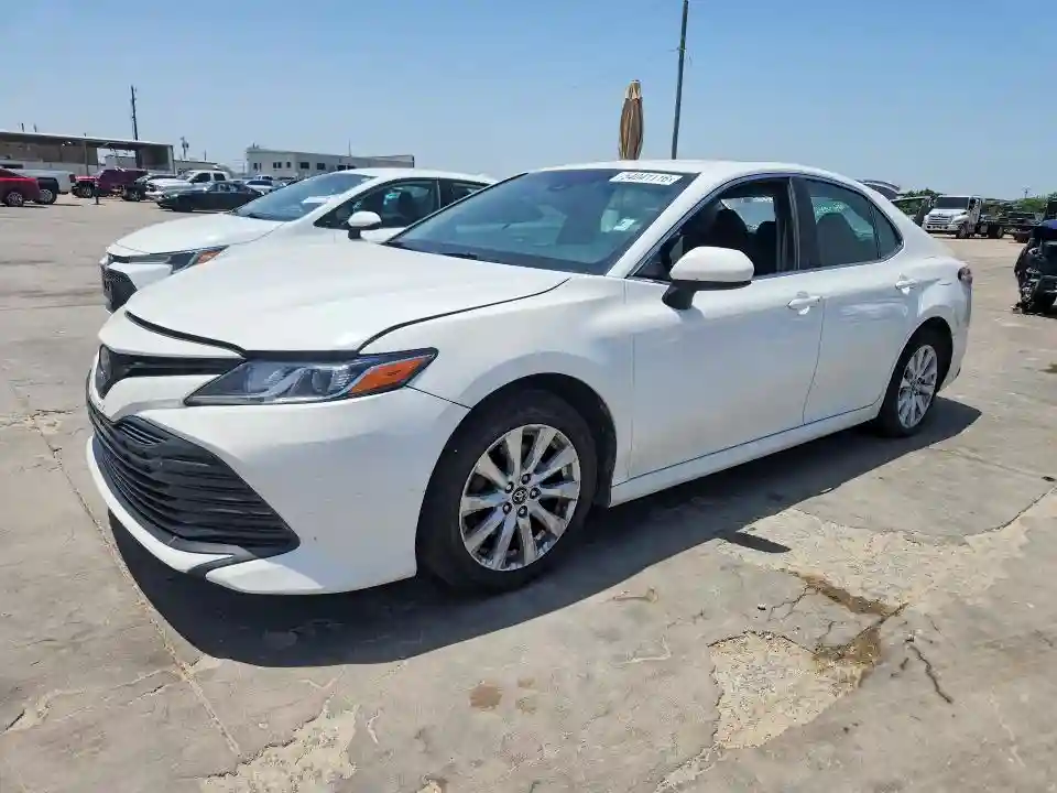 4T1B11HK1JU070761 2018 TOYOTA CAMRY-0