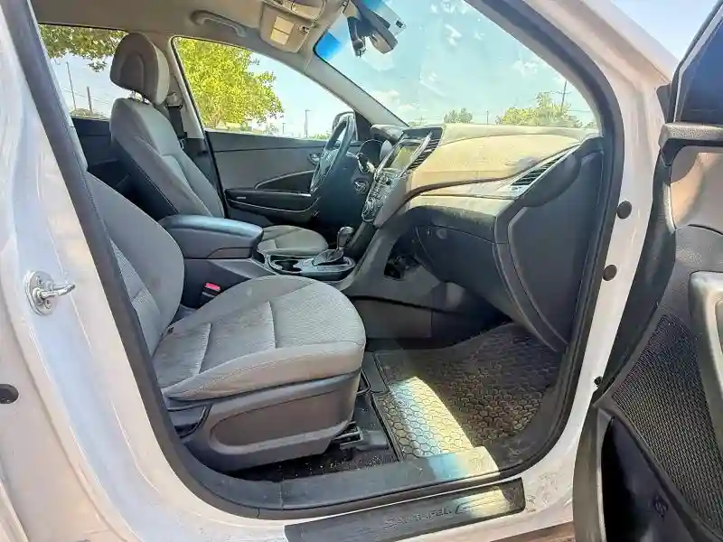 KM8SMDHF2HU219426 2017 HYUNDAI SANTA FE-4