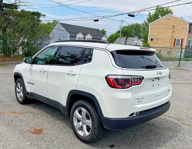 3C4NJDBBXJT185851 2018 JEEP COMPASS-3