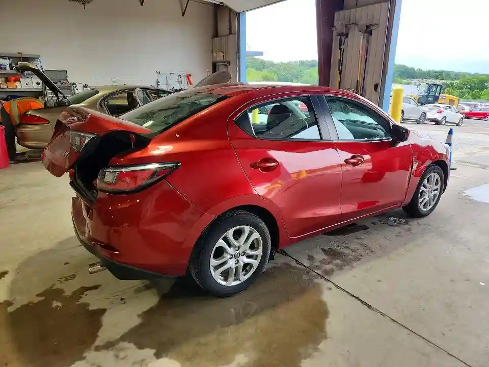 3MYDLBYV7HY179905 2017 TOYOTA YARIS-2