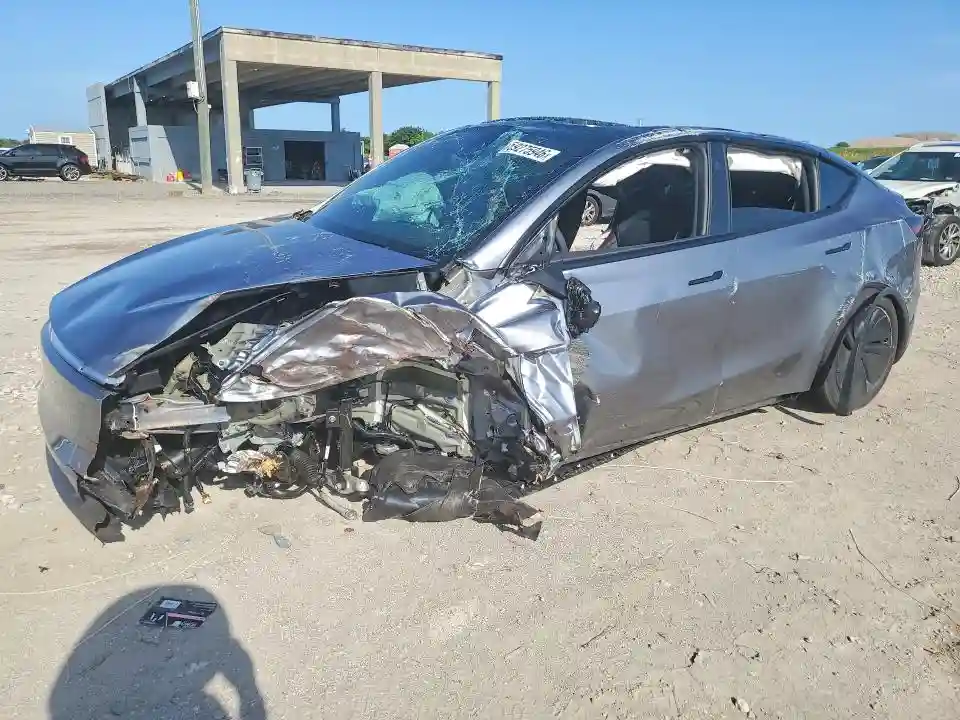 7SAYGDED1TA704277 2026 TESLA MODEL Y-0