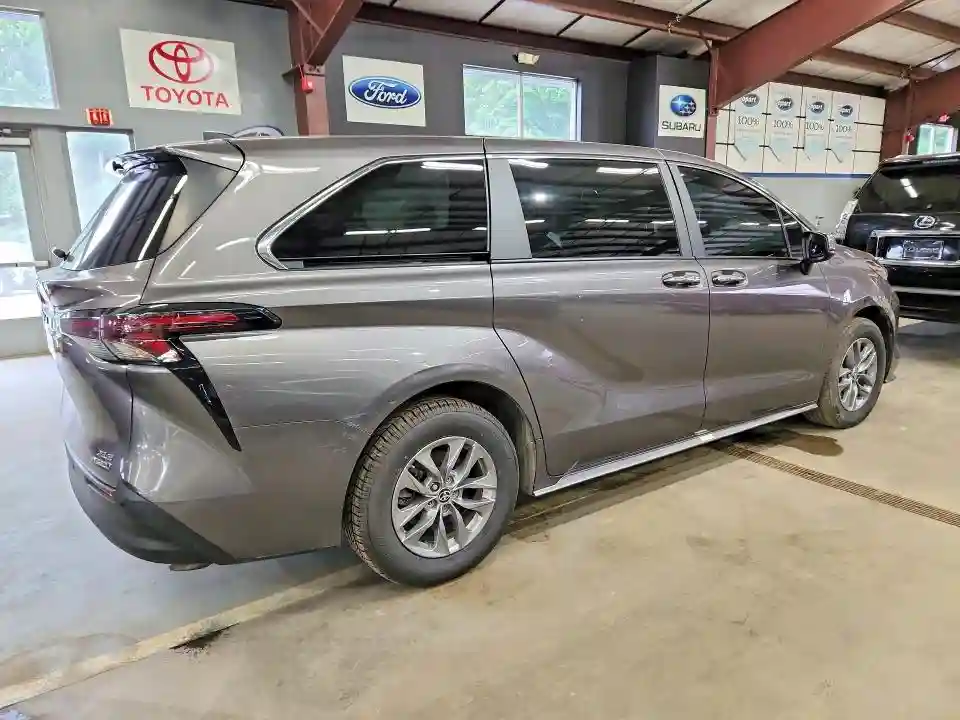 5TDYSKFC7RS114503 2024 TOYOTA SIENNA-2