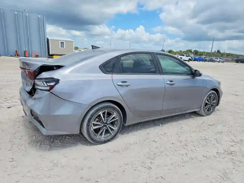 3KPF24AD3PE687277 2023 KIA FORTE-2