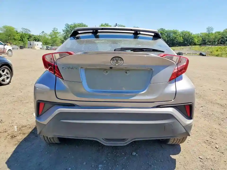 NMTKHMBX4JR024432 2018 TOYOTA C-HR-5