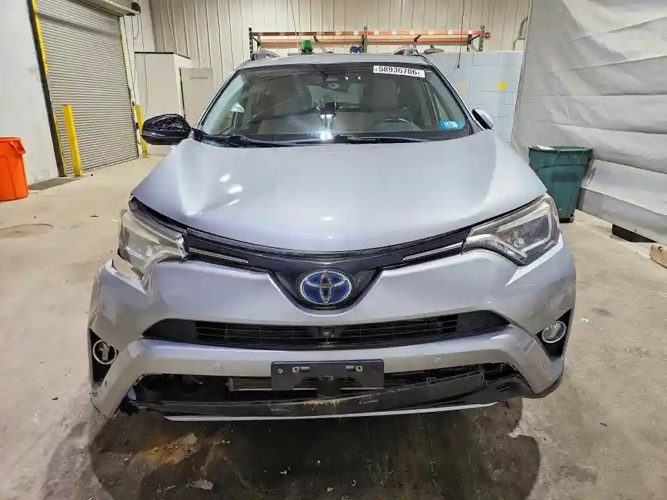 JTMDJREV4JD184960 2018 TOYOTA RAV4-4