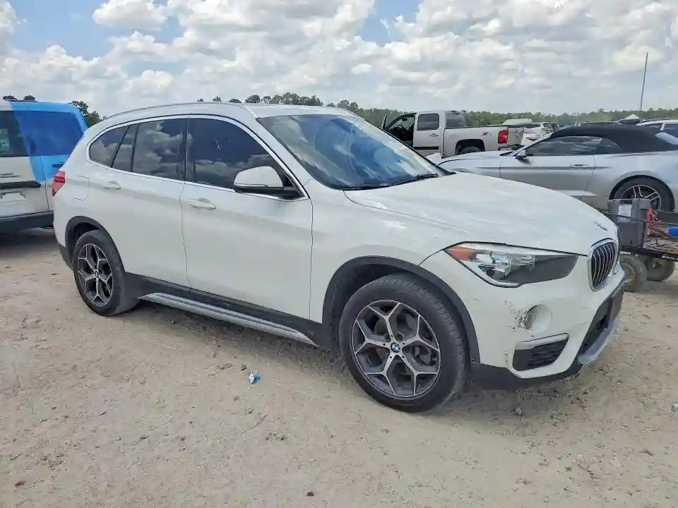 WBXHT3C37J3H33086 2018 BMW X1-3