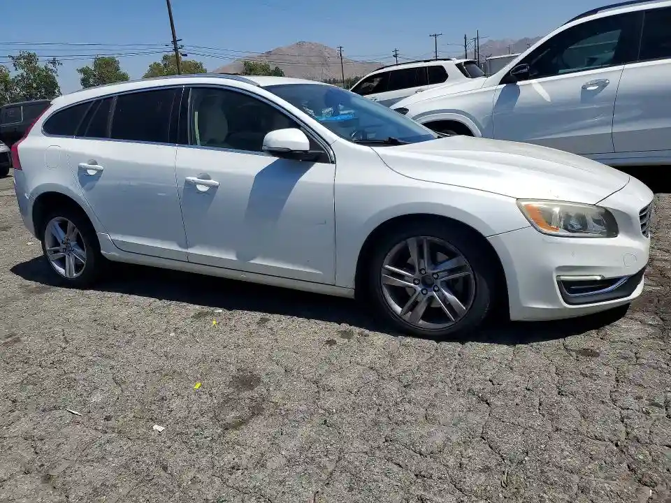 YV140MEBXF1208094 2015 VOLVO V60-3