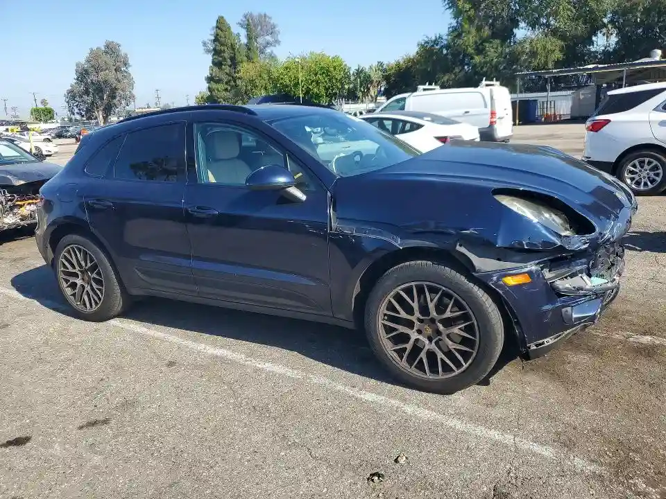 WP1AA2A52JLB14460 2018 PORSCHE MACAN-3