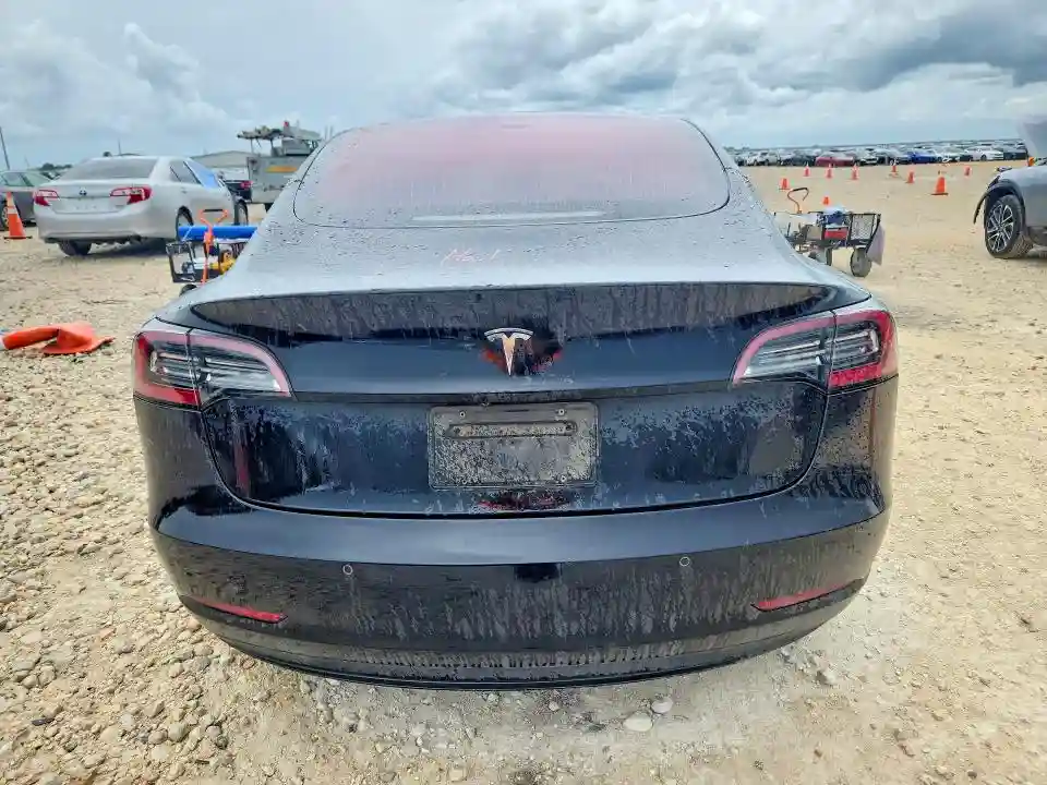 5YJ3E1EA3JF172354 2018 TESLA MODEL 3-5