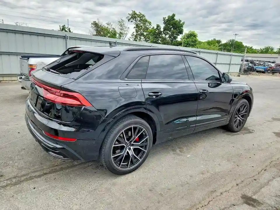 WA1EVBF11ND001235 2022 AUDI Q8-2