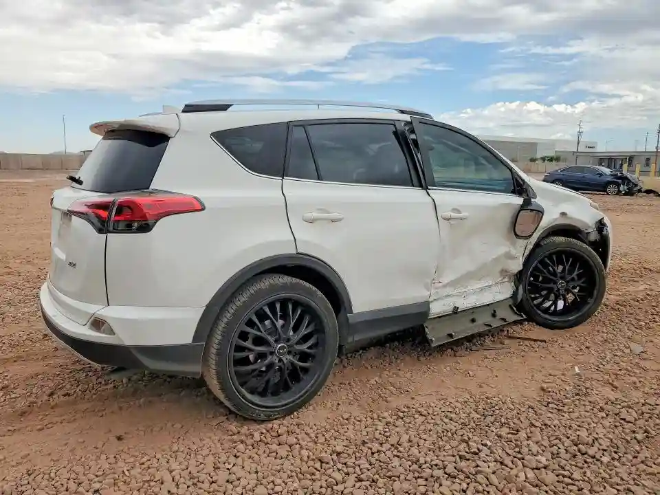 JTMWFREV3JJ160743 2018 TOYOTA RAV4-2