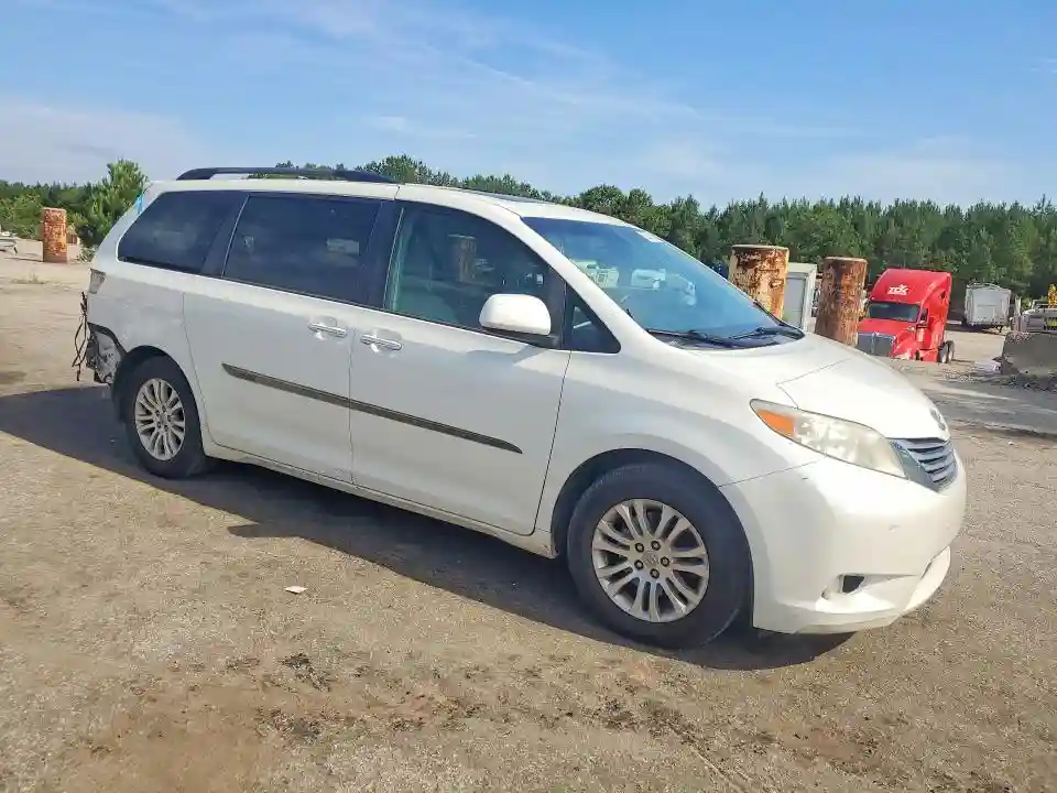 5TDYZ3DCXHS840388 2017 TOYOTA SIENNA-3