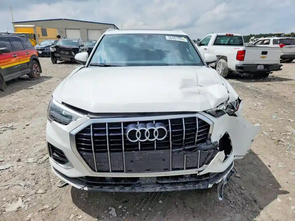 WA1AUCF37M1064087 2021 AUDI Q3-4
