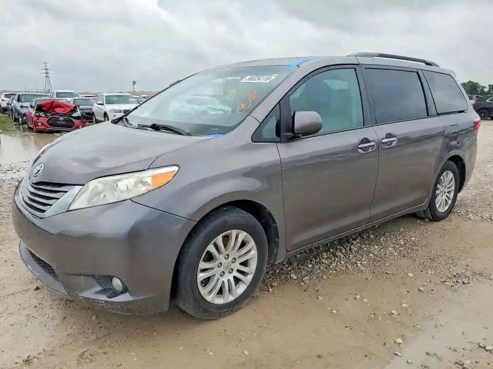 5TDYZ3DC9HS775551 2017 TOYOTA SIENNA-0