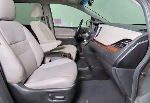 5TDDK3DC4GS137600 2016 TOYOTA SIENNA-4