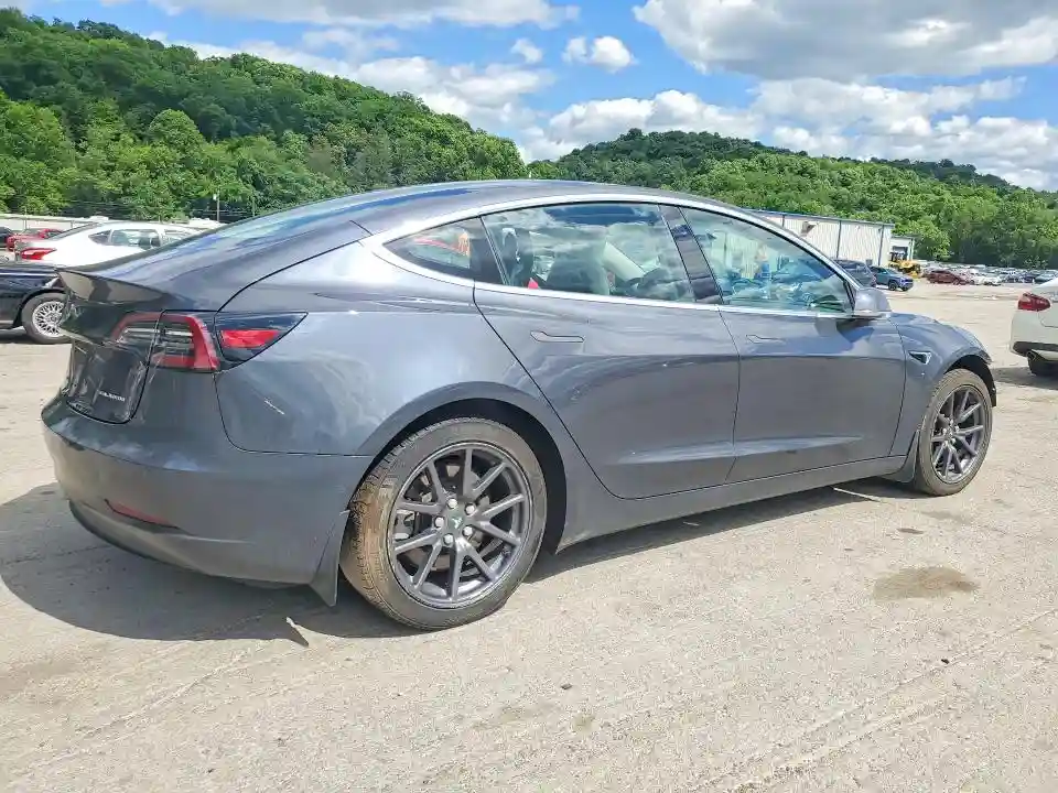5YJ3E1EB2JF074988 2018 TESLA MODEL 3-2
