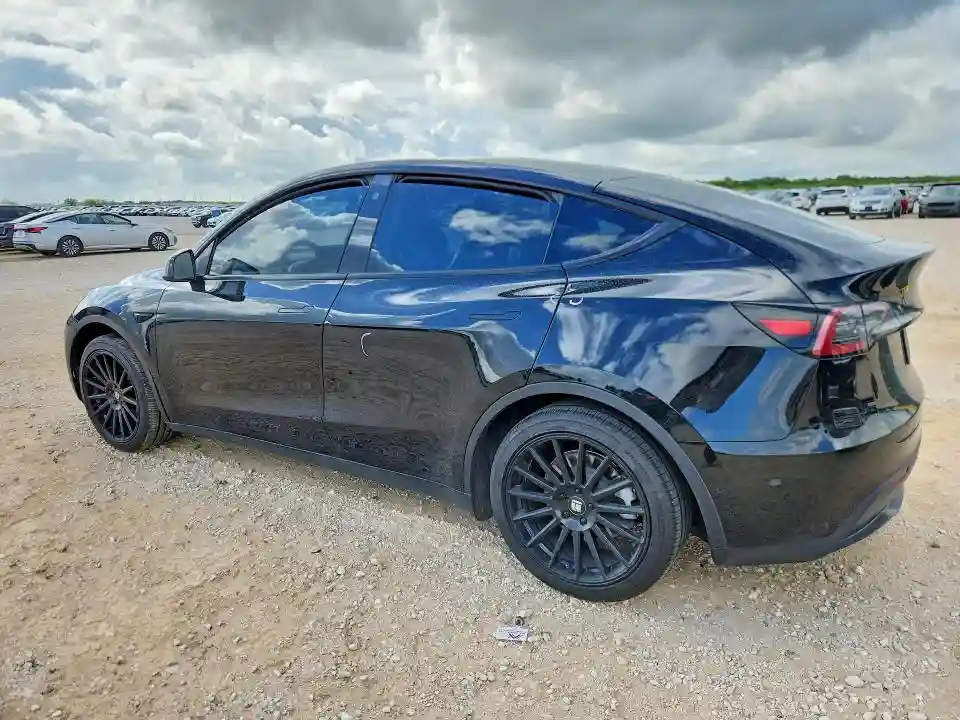 7SAYGAEE9NF337349 2022 TESLA MODEL Y-1