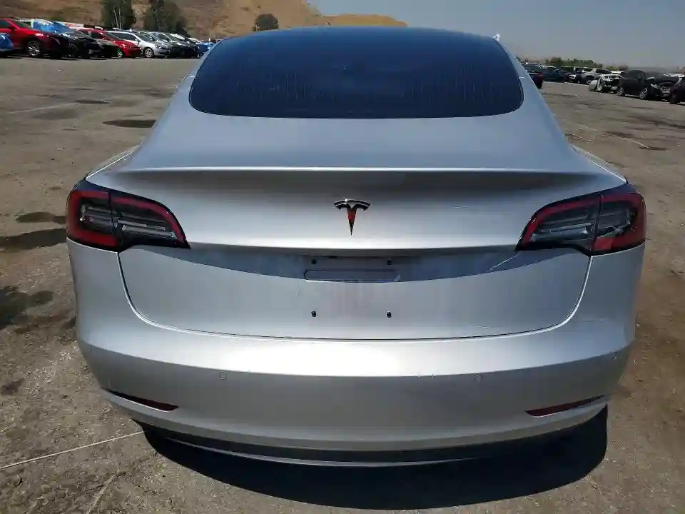 5YJ3E1EA2JF044087 2018 TESLA MODEL 3-5