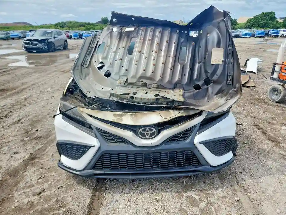 4T1G11AKXMU483752 2021 TOYOTA CAMRY-4