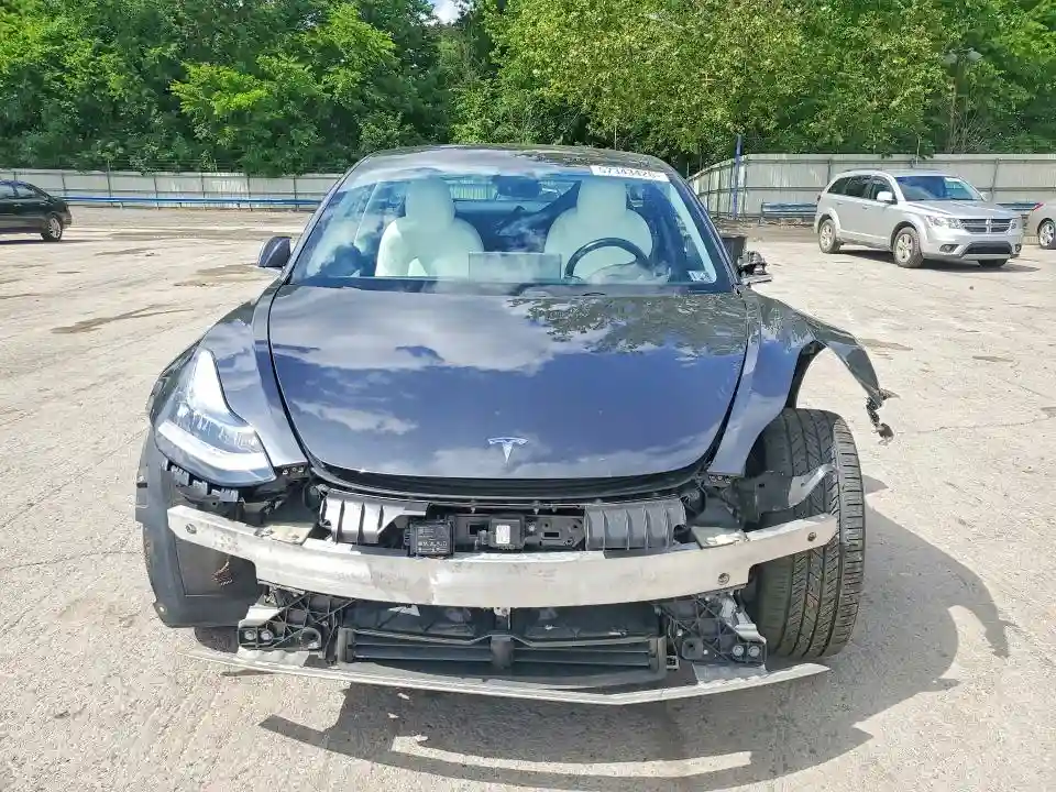 5YJ3E1EB2JF074988 2018 TESLA MODEL 3-4