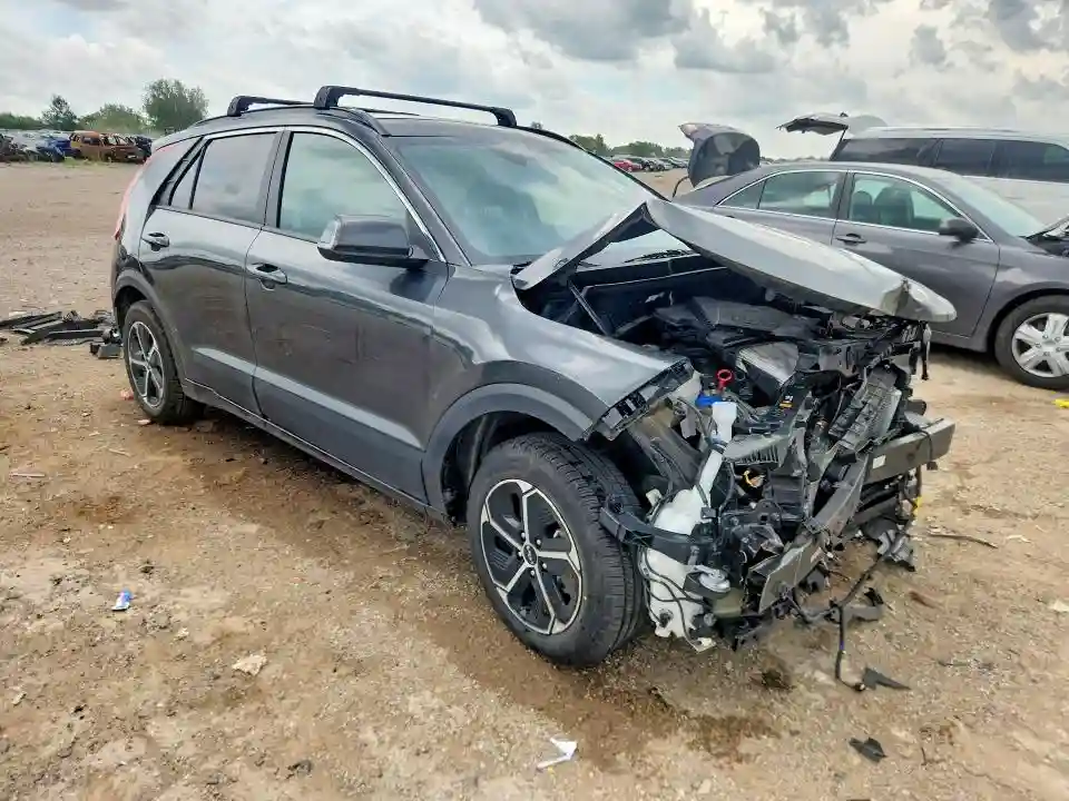 KNDCR3LE4P5038081 2023 KIA NIRO-3