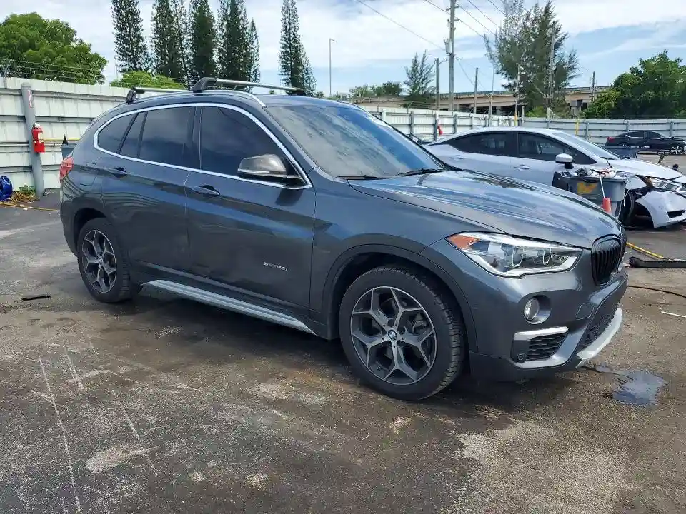 WBXHU7C33H5H36022 2017 BMW X1-3