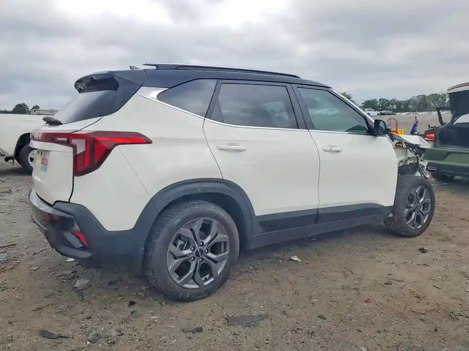 KNDEU2AA5R7525217 2024 KIA SELTOS-2