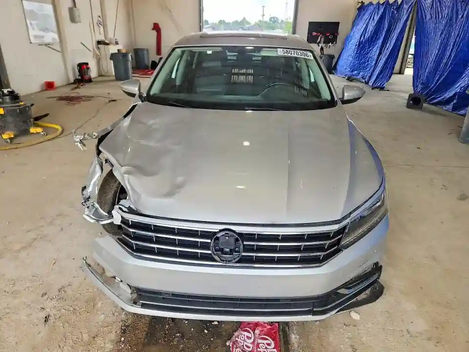 1VWBA7A33JC044501 2018 VOLKSWAGEN PASSAT-4
