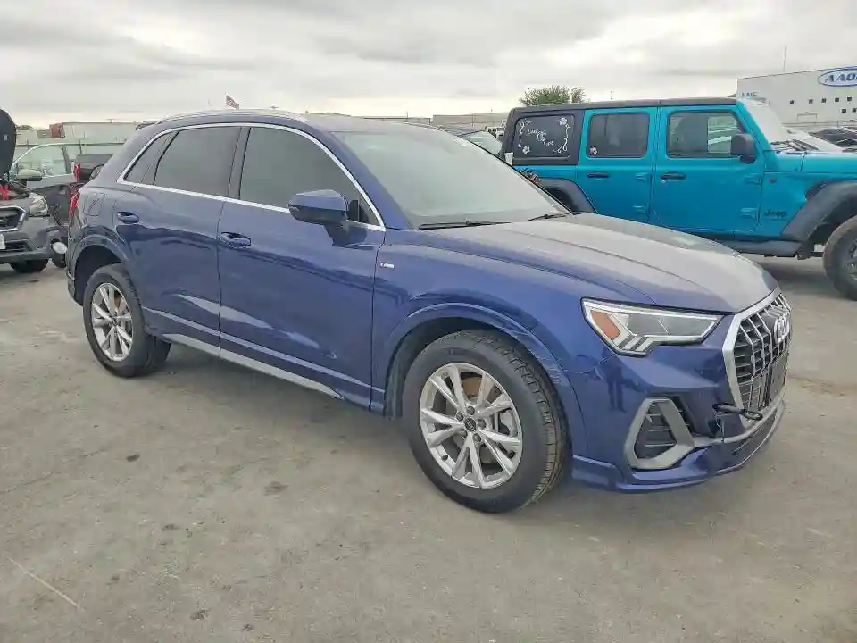 WA1EECF38N1092772 2022 AUDI Q3-3