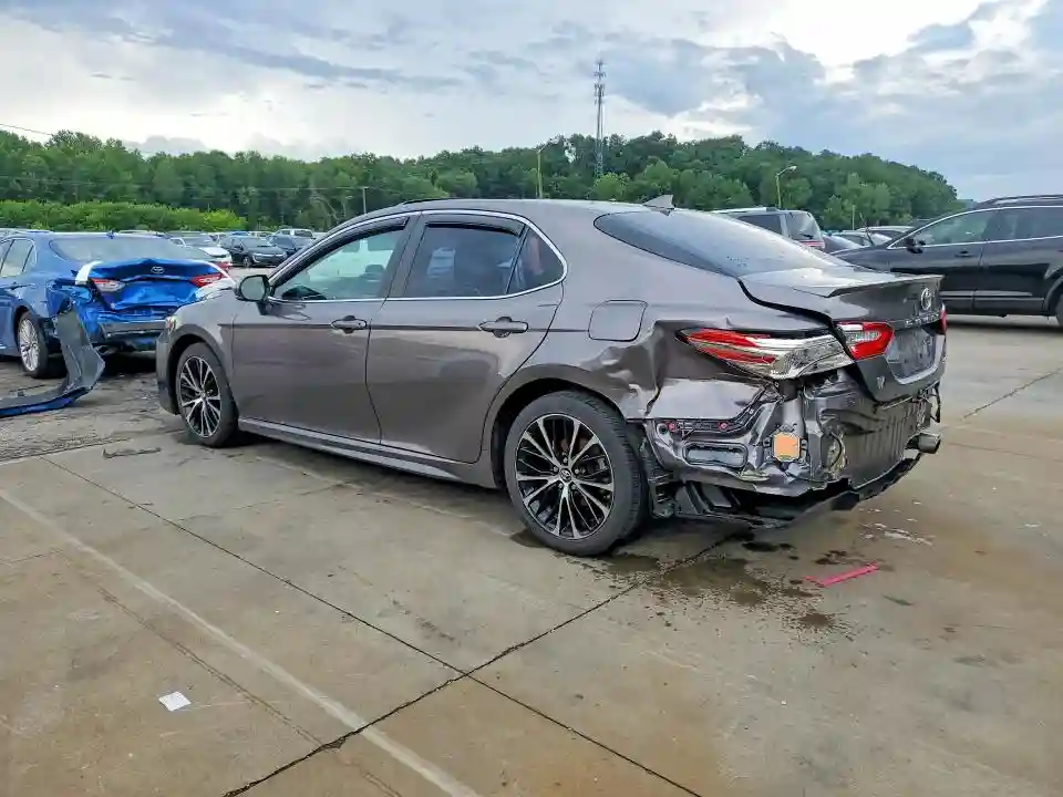 4T1B11HK5JU070066 2018 TOYOTA CAMRY-1