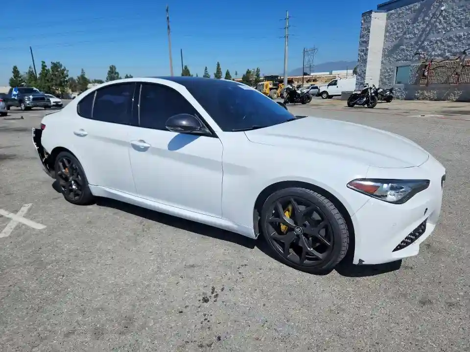 ZARFAMBN8M7647093 2021 ALFA ROMEO GIULIA-3