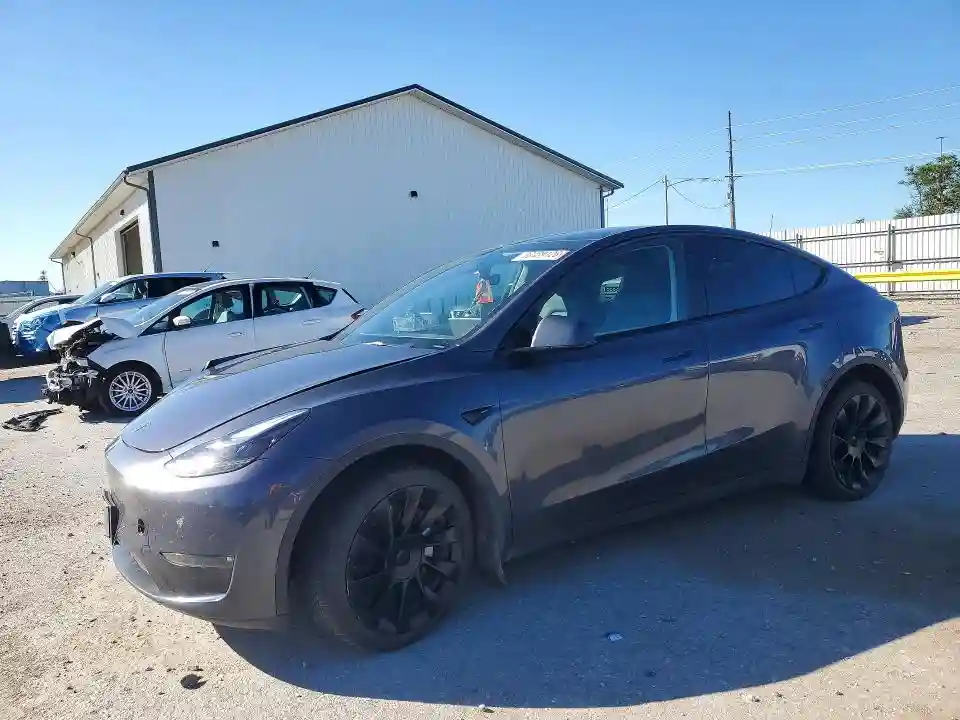 7SAYGDEE9PF877515 2023 TESLA MODEL Y-0