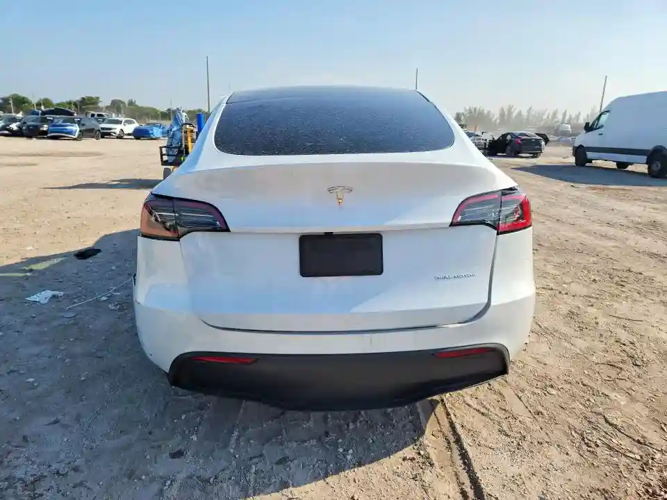 7SAYGAEE8PF933944 2023 TESLA MODEL Y-5