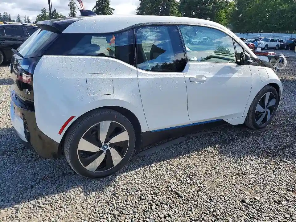 WBY1Z8C36HV890886 2017 BMW I SERIES-2